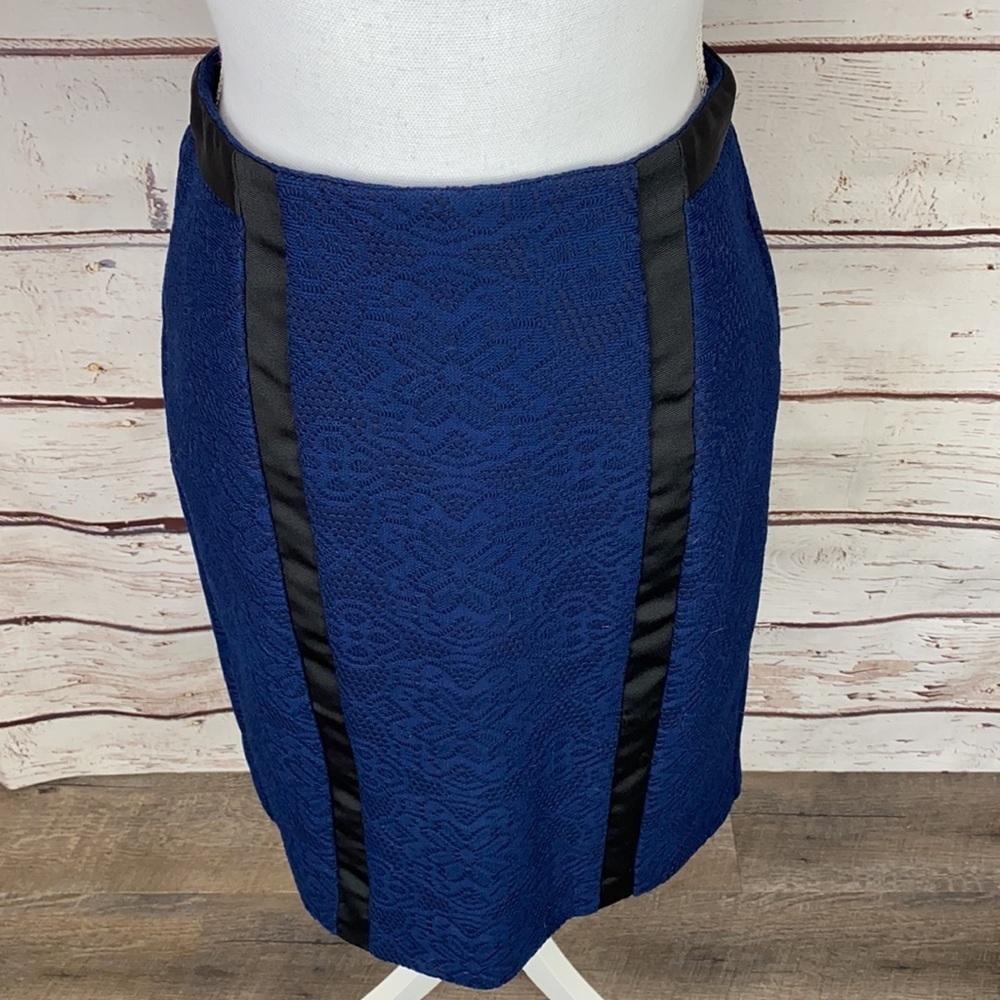 New York & Company Stretch Casual Skirt size 4 - Picture 2 of 10